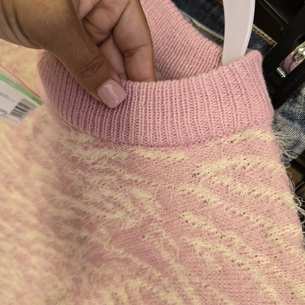 Simply styled sweater - Picture 6 of 7